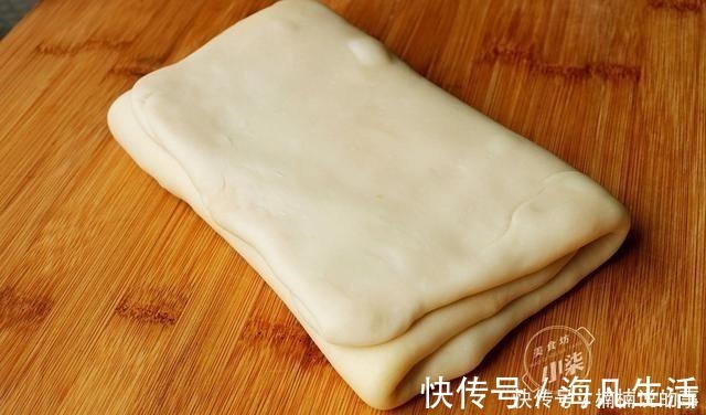 一口酥,做法简单无难度,外酥里软一口一个,越吃越香,太解馋了