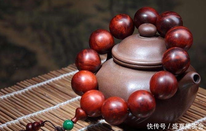 想知道12颗小叶紫檀手串真正寓意吗?