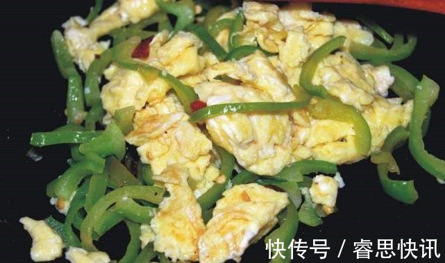 青椒炒鸡蛋时，不要直接下锅炒，记得加一个步骤，鸡蛋鲜嫩可口