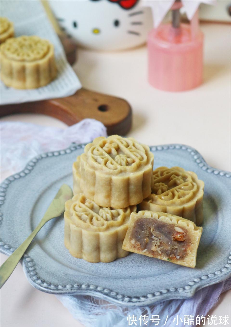 咬掉|烤了一盘黑暗月饼，儿子一口咬掉半个，表情瞬间亮了