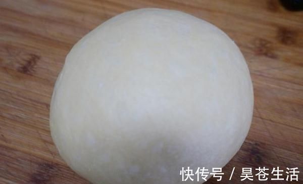 面粉别再蒸馒头了，不用一滴水，不用烤箱，在家做松软早餐面包