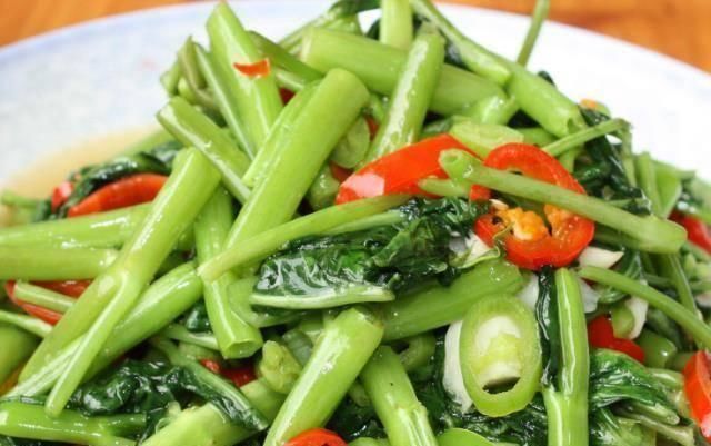 尿酸高的人,生活中盡量多吃4種食物,或助你排出尿酸