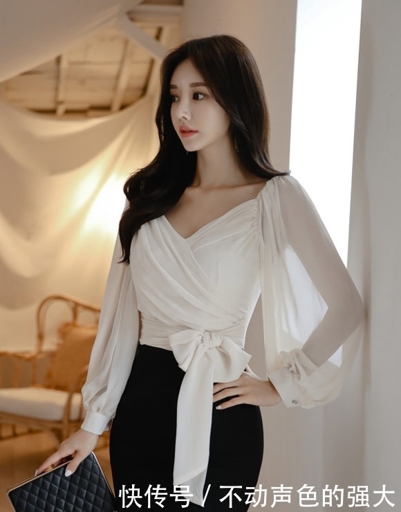 孙允珠穿上裙子的样子,显得格外有魅力,而不轻浮