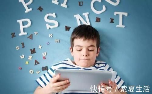 发育|宝宝有这2种“烦人”动作，家长先别急纠正，这说明娃大脑发育好