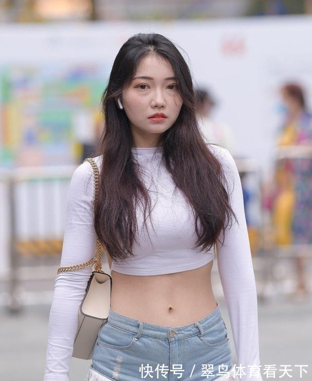 周冬雨 特别贴身的打底裤美女,时尚又富有设计感,非常迷人!