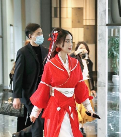 《奔跑吧9》全员古装，蔡徐坤帅气，看到baby，貂蝉本蝉