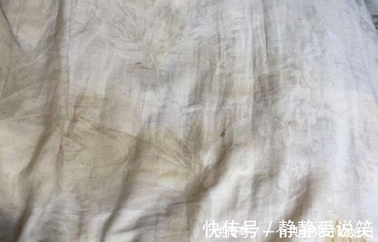 床单又脏又油，清洗时往水里加“三白”，立马焕然似新，贼干净
