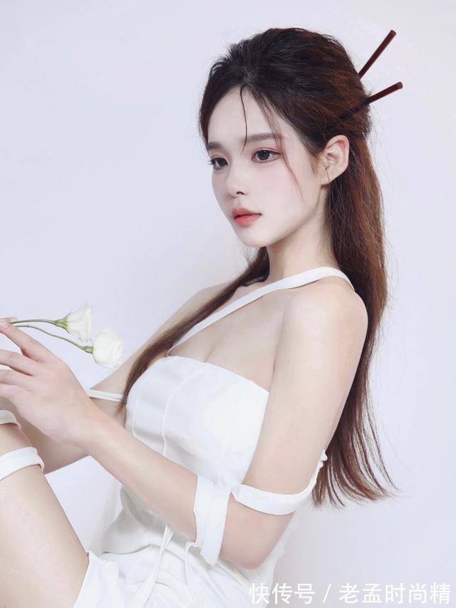 有气质 皮肤白的女生更适合白色衣服,让整个人更加有气质,活力十足