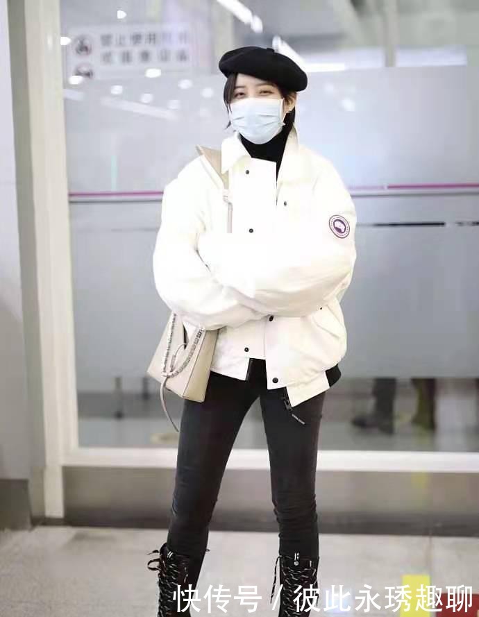 白色永不过时,今冬过年就穿白色羽绒服,优雅又大气