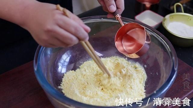 做法|玉米面超好吃的做法，是老一辈都会的手艺，松软清甜，从里香到外