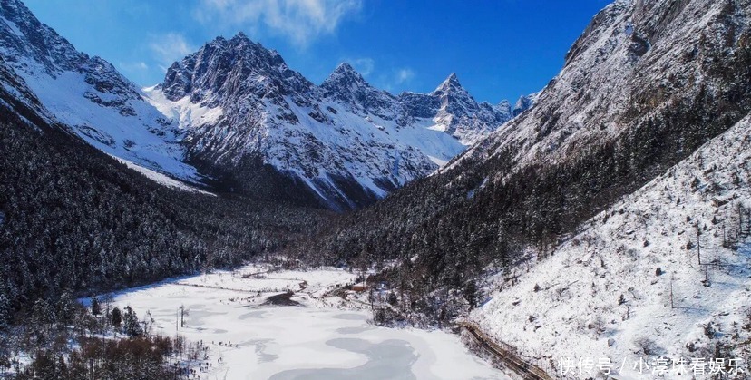 雪山|彩林冰川，雪山温泉，藏羌古城，川西的冬天美过瑞士