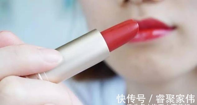 嘴唇 涂口红的3个“低级错误”,八成以上女人都在犯,难怪掉色还沾杯