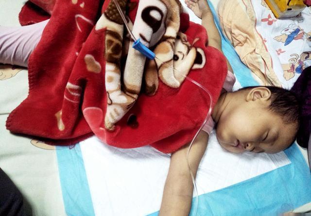 小女孩|农家小女孩得了白血病，刚治“好”就复发了，爸爸除了哭还是哭