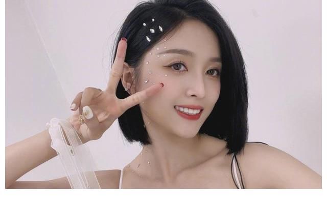 流量小生|ab，金晨，吳宣儀，背景小花拒絕圈內(nèi)人追求，流量小生被團(tuán)隊(duì)坑