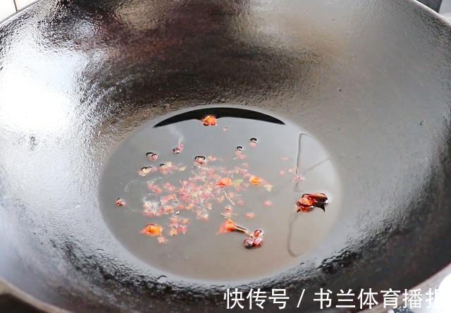 江一舟|蒸包子,记住不要直接上锅蒸,大厨教你一招,包子蓬松暄软不塌陷