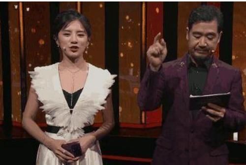 浙江卫视 张国立硬是60分钟没转头!只因女主持现场失误,少穿了一件衣服