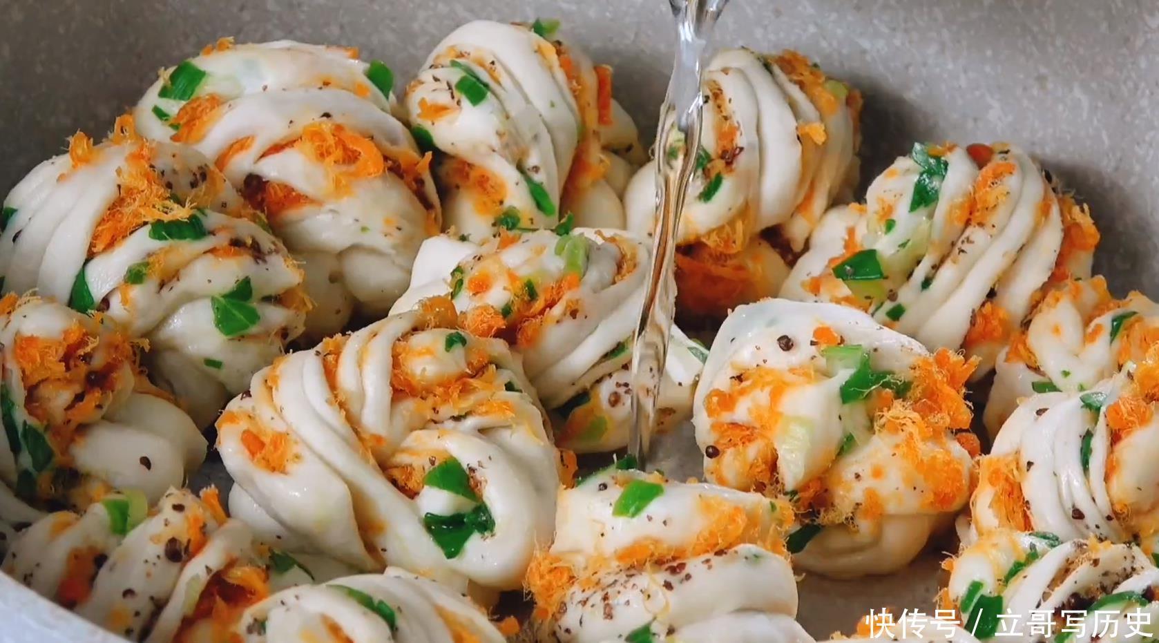  做法|教你花卷新做法，不用提前发面，现做现吃，咸香松软，孩子超爱吃