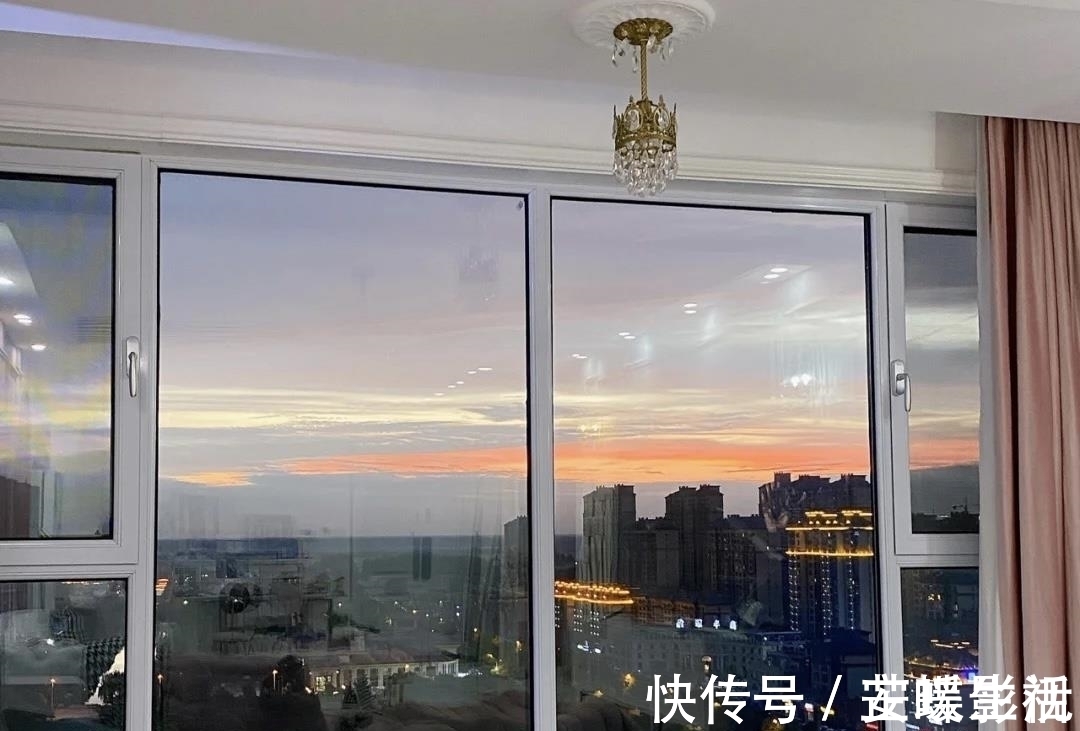 台面|女主128㎡新居,色彩碰撞带来的新颖浪漫体验,引得上万网友收藏