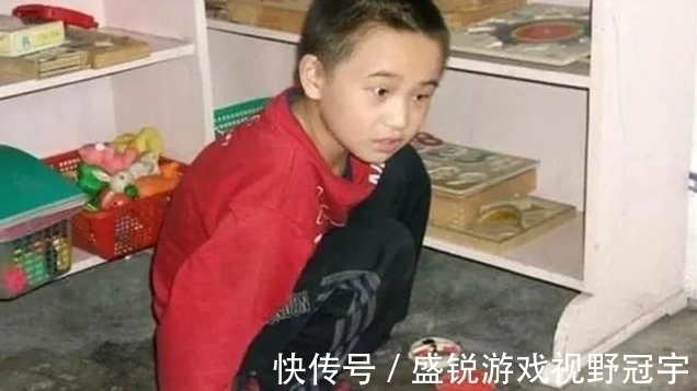 论衡@16岁自闭症男孩手写“印刷体”,字体好比复印机,收获百万点赞