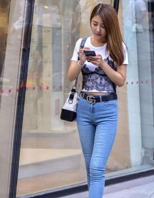 紧身衣 帅气的紧身牛仔裤,增添了时尚元素,又非常适合身材好的女人