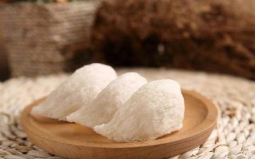 姐妹2人，一个孕期妈妈吃燕窝，一个没吃，2人如今差距明显