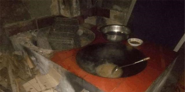 文物|东北农民将破画放灶台挡油污,17年后,被考古队160元买走