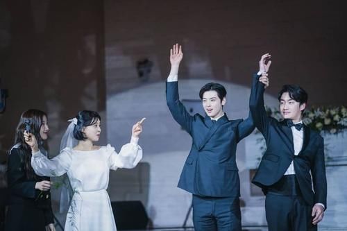 韩剧《女神降临》收官，校草李修浩和本体车银优区别有些大