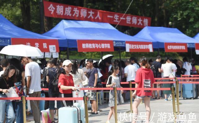 快递小哥|大学生网购收件名多“搞笑”？快递小哥看后不敢叫，网友直呼有才