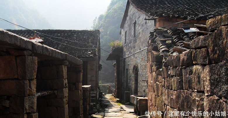 王士琦$此清官死后用草席下葬,300年后坟墓被发现,挖出10亿珍宝!