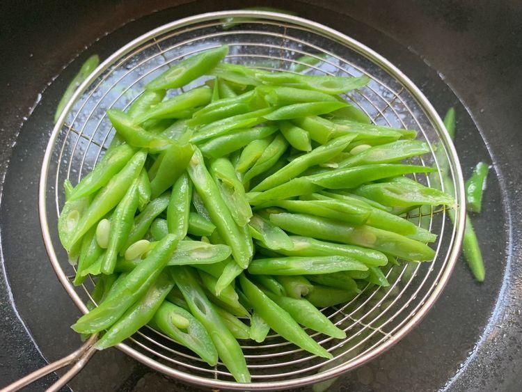 肉末|它是蔬菜中的“补钙王”，2块钱1斤，很多人都把它忽略了