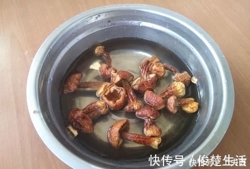 西芹|脂肪最怕这菜，清肠刮油，一周吃3次，小肚腩没了，腰变细了