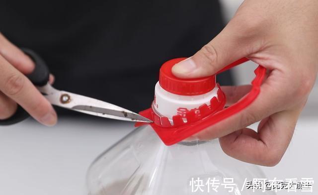 妙用|油桶提手我都要留着,放厨房和卫生间作用超棒,解决家里烦恼事