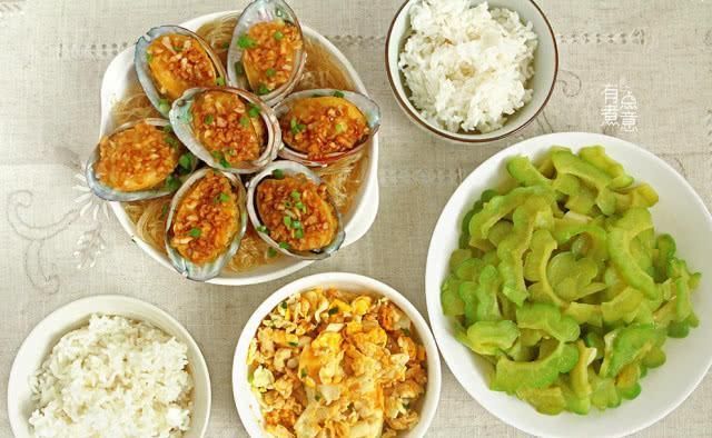 晒晒母子俩一天2餐,没有大鱼大肉,伙食费不到200元,好吃不浪费