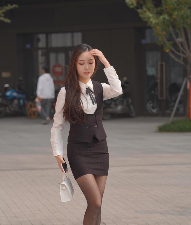 简搭 黑色和白色简搭职业套装裙,干练而有气质