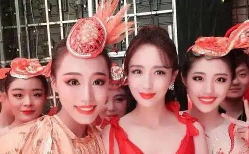 單身漢|橫店20萬群演的現狀:為成名美女“泛濫成災”,懶漢和光棍的天堂