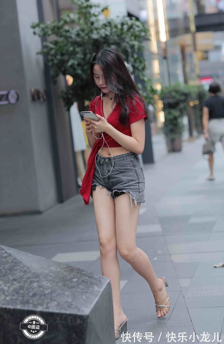 穿搭","m":"9495fb3244cbf36c441606fb9633712161290f46","nlabel":"stat_2890924627:zm.news.so.com:5paw5paw5L+K6b6Z,pageType_zmt,glevel_3","ntag":"tfashion;sfashion_时尚;kfashion_1:穿搭;kfashion_1:打底裤;cfashion_P:时尚:针织毛