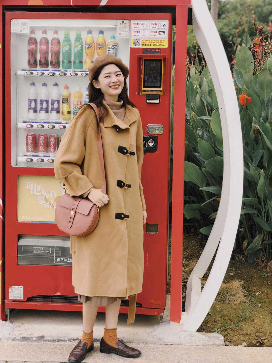 搭配|秋天穿衣要风度也要温度,这条裙子保暖又时尚,穿出了时髦感