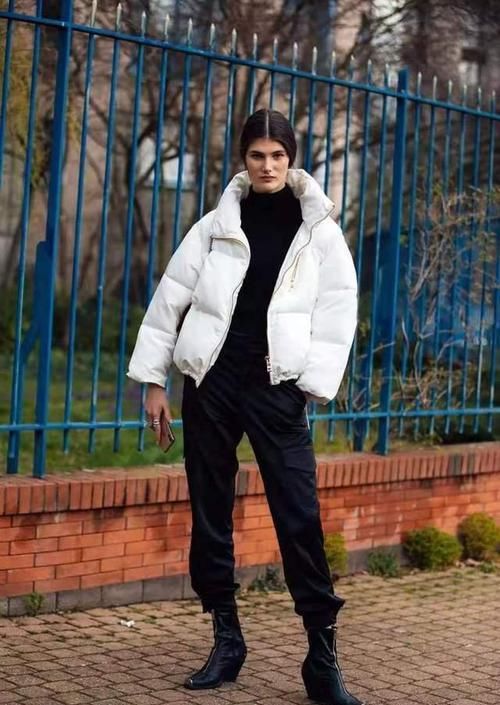 不论穿羽绒服还是大衣，一定要牢记“上下法则”，时髦显高级