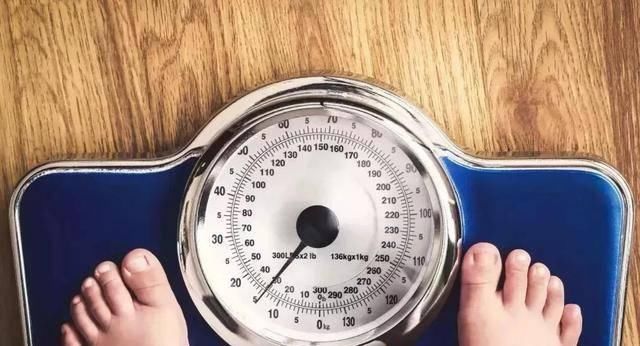 从小被“禁止”吃零食的孩子,长大会变成什么样很多父母后悔了