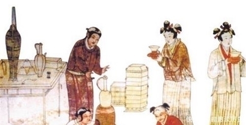 冯永谦!古墓挖出千年老酒,专家开盖抿了一口,同事问味道,他淡定回5字