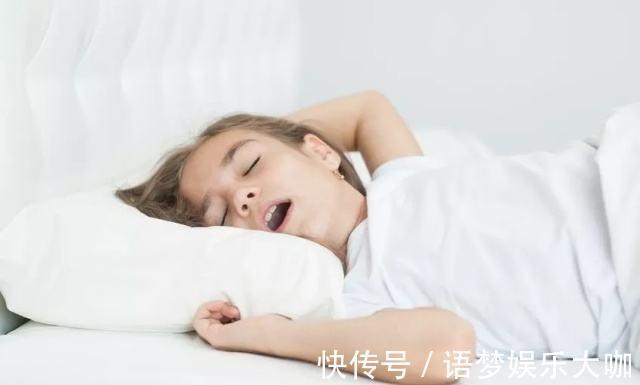 积食|孩子睡觉有此异常,可能是脾虚信号,两周内没改善,或致发育不良