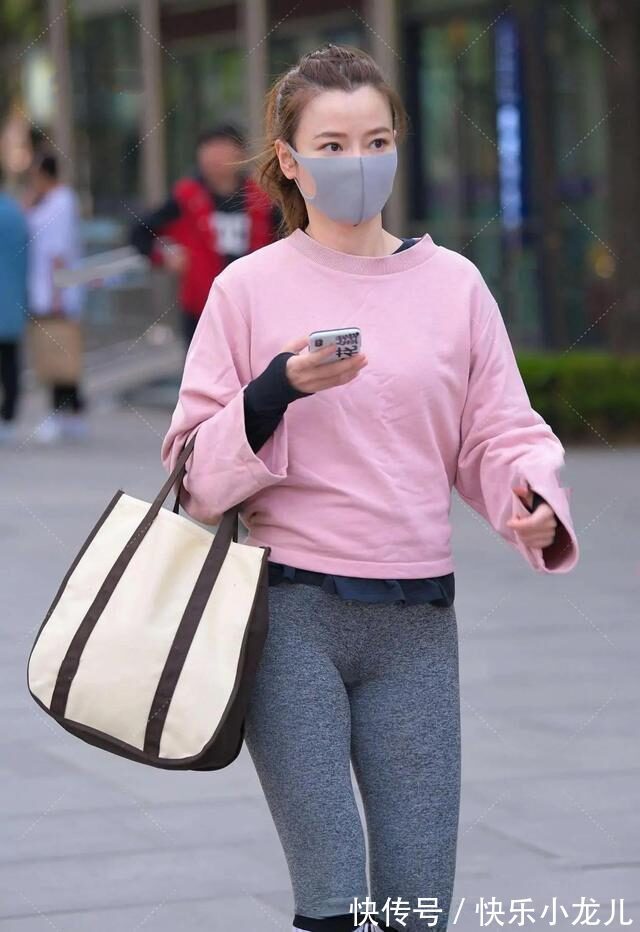 半身裙 鲨鱼裤才是穿搭主角，看上去年轻有活力，会怎样？