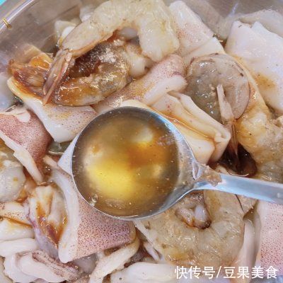 茶匙|迷倒全家的厨房小白也能驾驭的海鲜豆腐煲，真心好吃