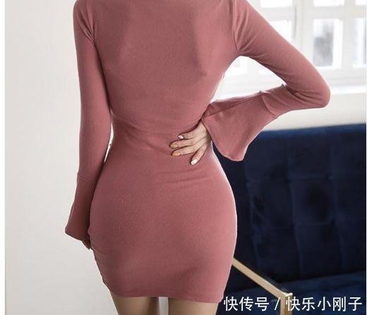 这种针织连衣裙,优雅而新潮,时尚的档次一点都不减