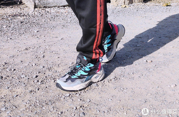 复古风 智趣测评 篇三百二十五:小米有品新上的老爹鞋测评,自带电加热,炫酷还保暖