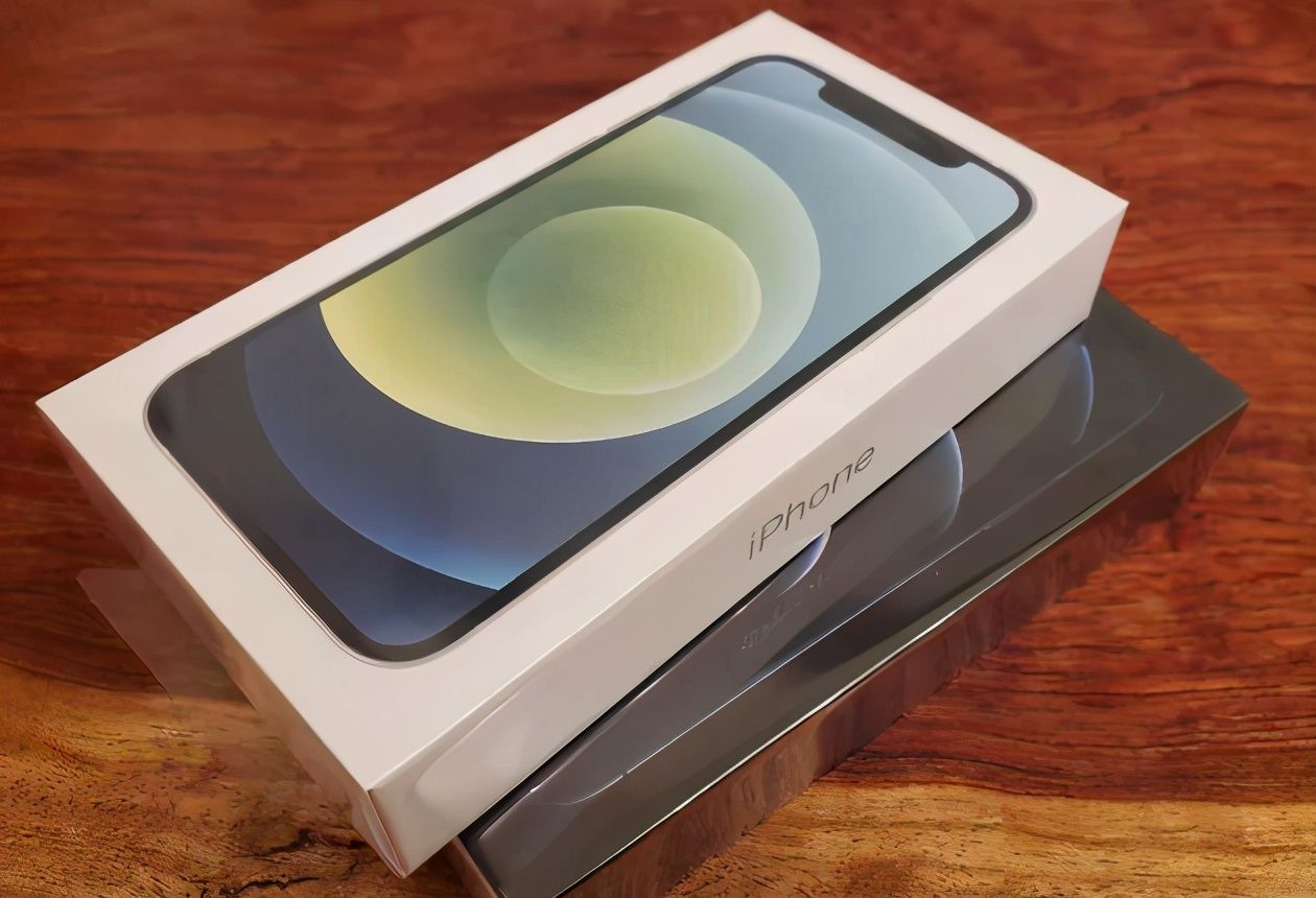 iPhone12系列|取消标配充电头只是第一步，外媒曝光无孔iPhone