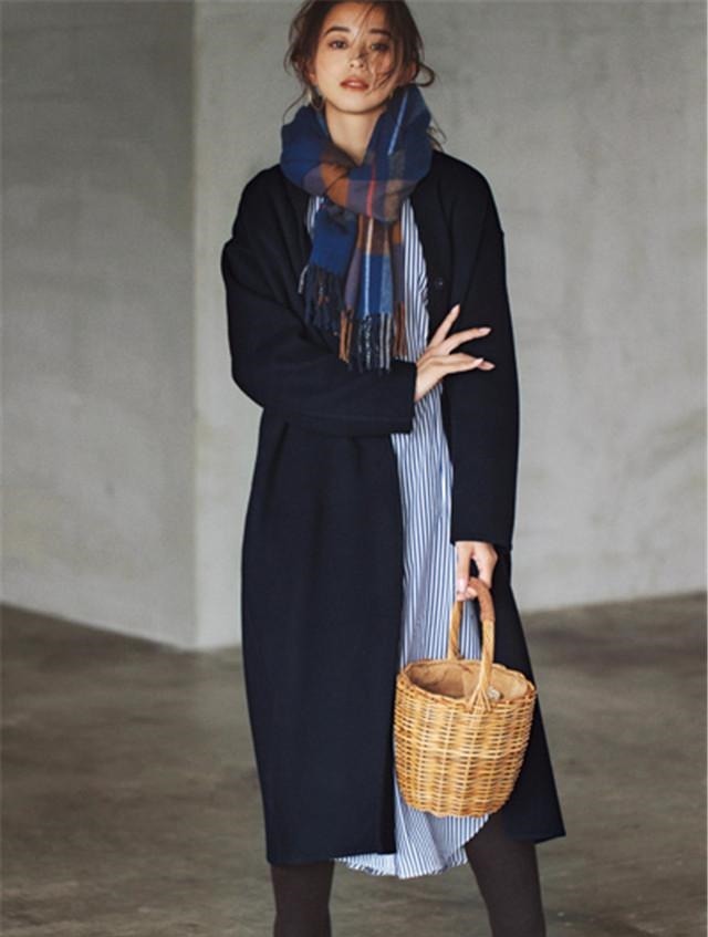 大衣 秋冬第一件大衣,有棕色、米色、藏青色,还有漂亮的烟熏色!