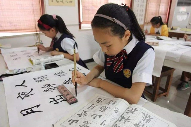 画字|孩子被罚写“罗”字，妈妈拍照上传后走红网络，网友：这字有灵魂