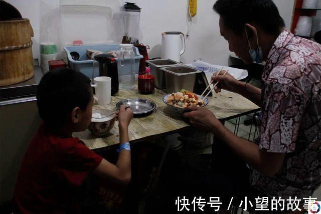 儿子|男童骨折后不敢说导致残疾,妈妈离去,耳聋爸爸苦苦携其求医4年