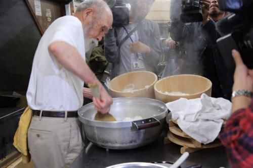 错误|煮饭用冷水还是热水？多数家庭是错误的，这样煮饭营养才不会流失